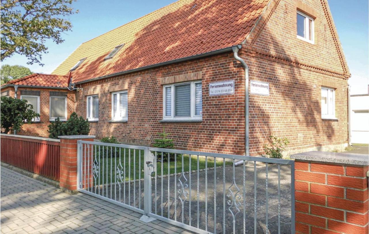 2 Bedroom Gorgeous Apartment In Luebtheen-Garlitz Exterior photo